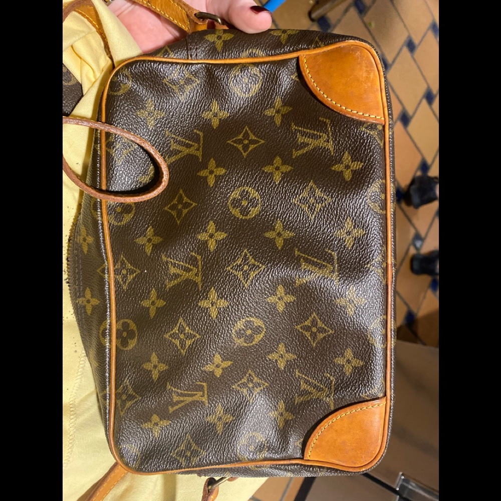 LV CAMERA BAG CROSSBODY